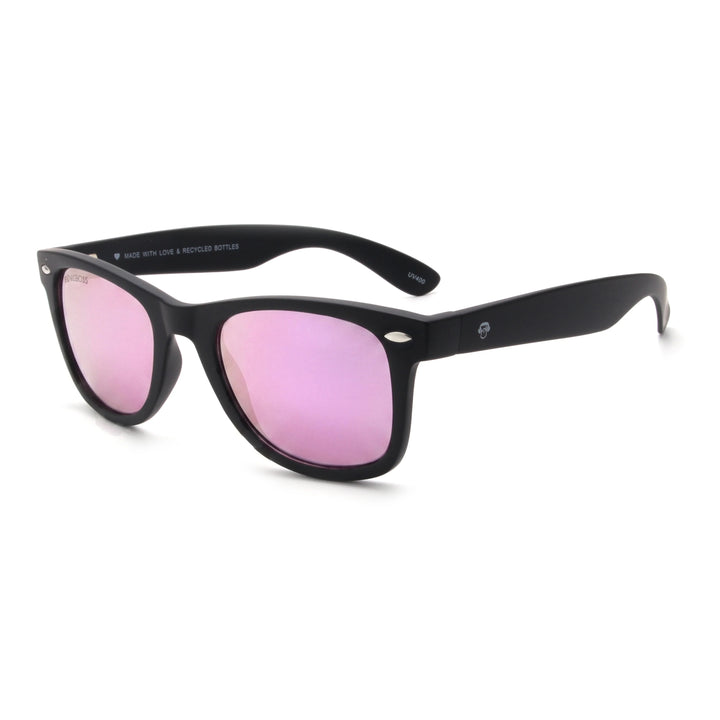 Acacia RPET Negro lentes de sol cristal Espejado Pink vista tres cuartos unisex madera reciclada #color_espejado-pink