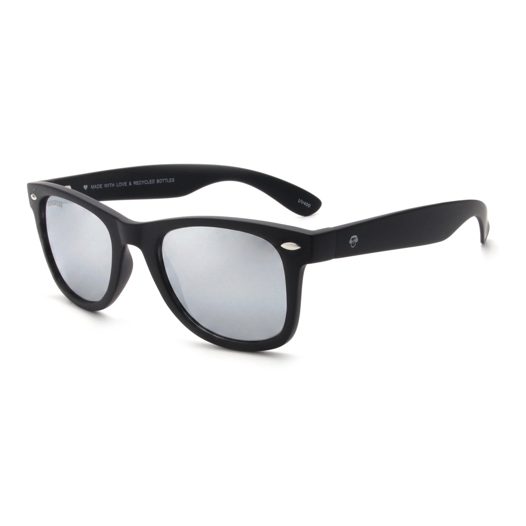 Acacia RPET Negro lentes de sol cristal Espejado Silver vista tres cuartos unisex madera reciclada #color_espejado-silver