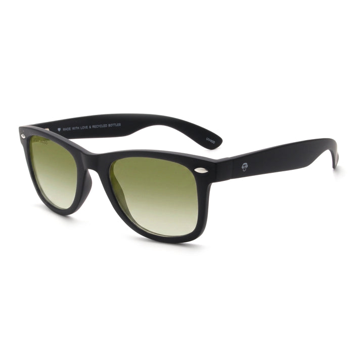 Acacia RPET Negro lentes de sol cristal Gradiente Olive vista tres cuartos unisex madera reciclada #color_gradiente-olive