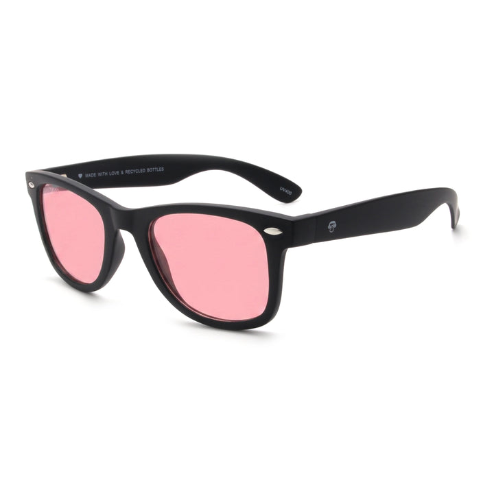 Acacia RPET Negro lentes de sol cristal Pink vista tres cuartos unisex madera reciclada #color_pink
