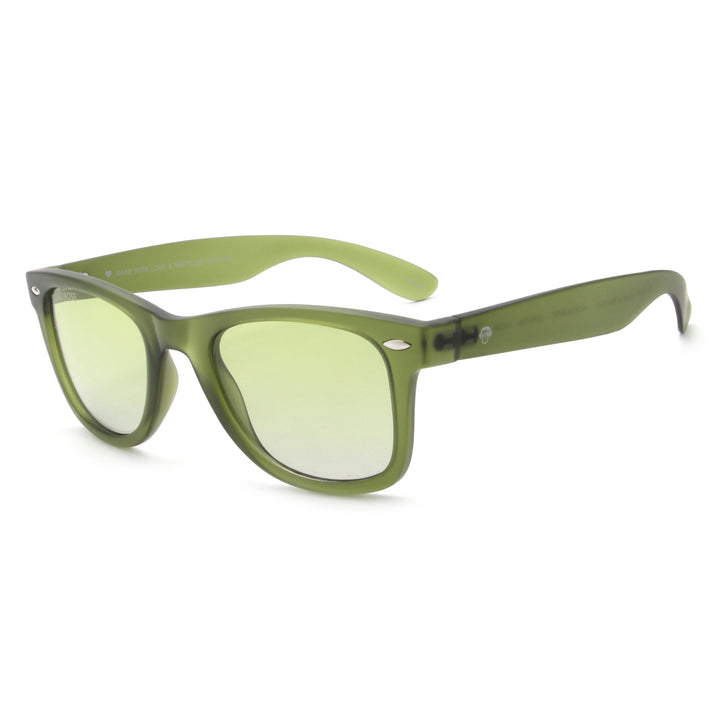 Acacia RPET Olive lentes de sol cristal Olive Light vista tres cuartos unisex madera reciclada #color_olive-light