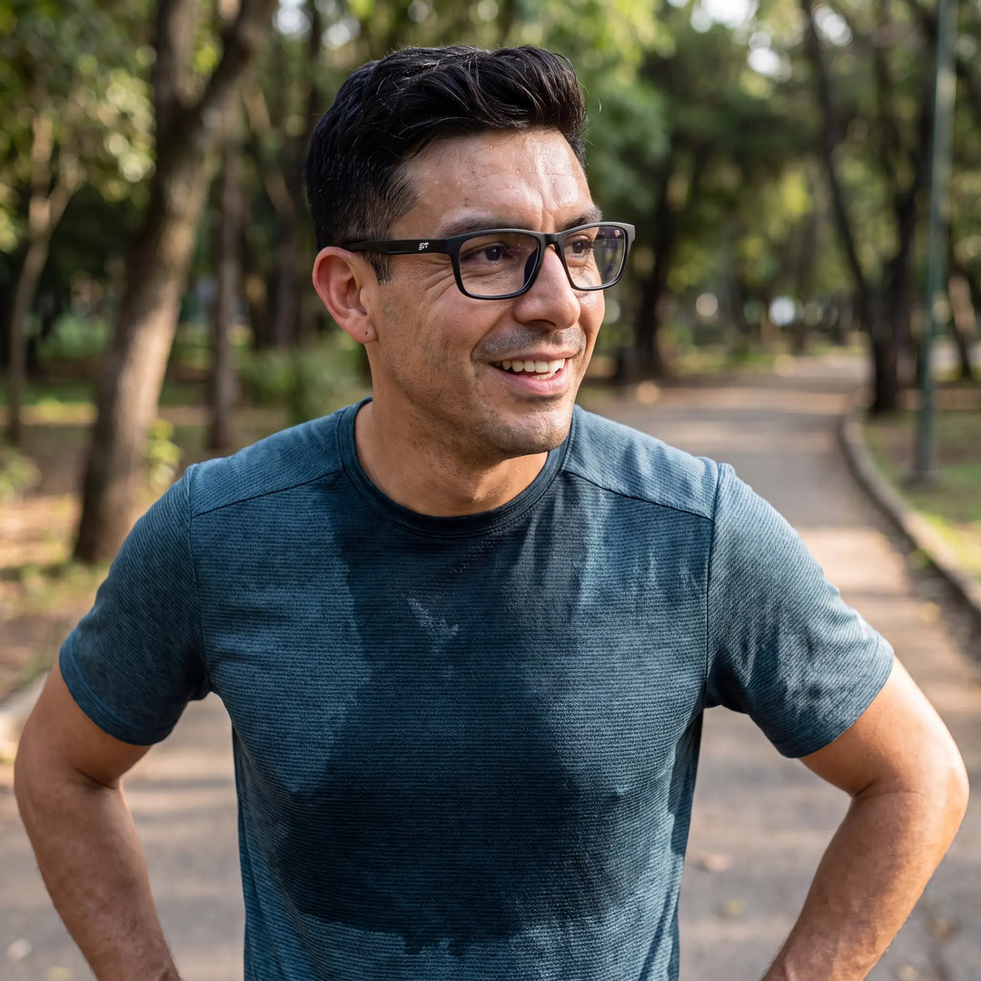 Lentes ópticos deportivos Bonoboss Bryant Negro, hombre practicando running al aire libre con el armazón puesto #editorial_modelo1 #color_negro