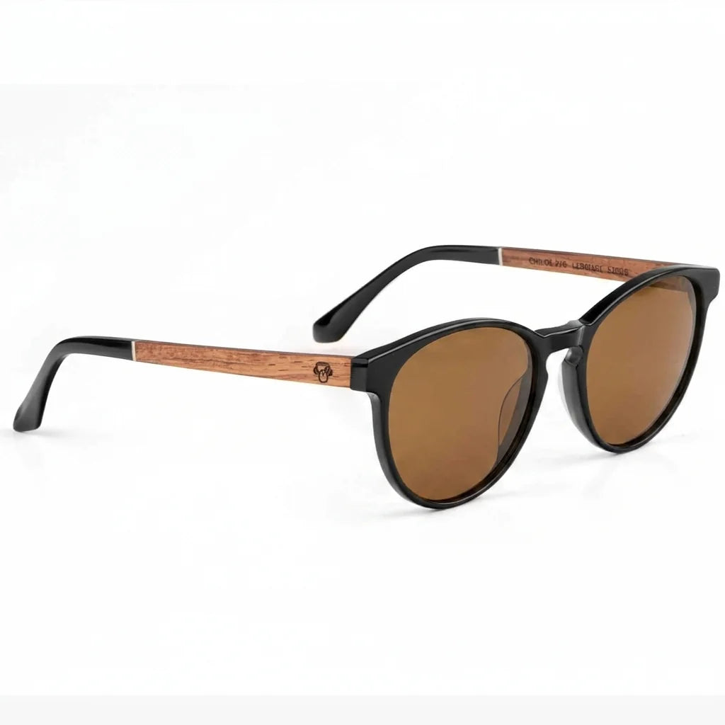 Lentes de sol Bonoboss Chiloé 220 Negro cristal Café vista tres cuartos armazón bio-acetato varilla madera UV400 #editorial_angulo45 #color_cafe