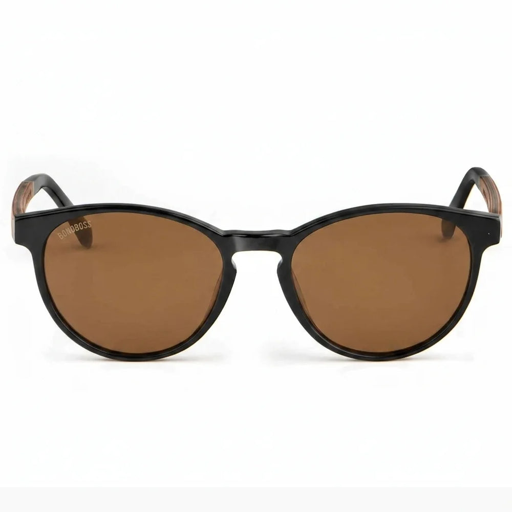 Lentes de sol Bonoboss Chiloé 220 Negro cristal Café vista frontal armazón bio-acetato varilla madera UV400 #editorial_frontal #color_cafe