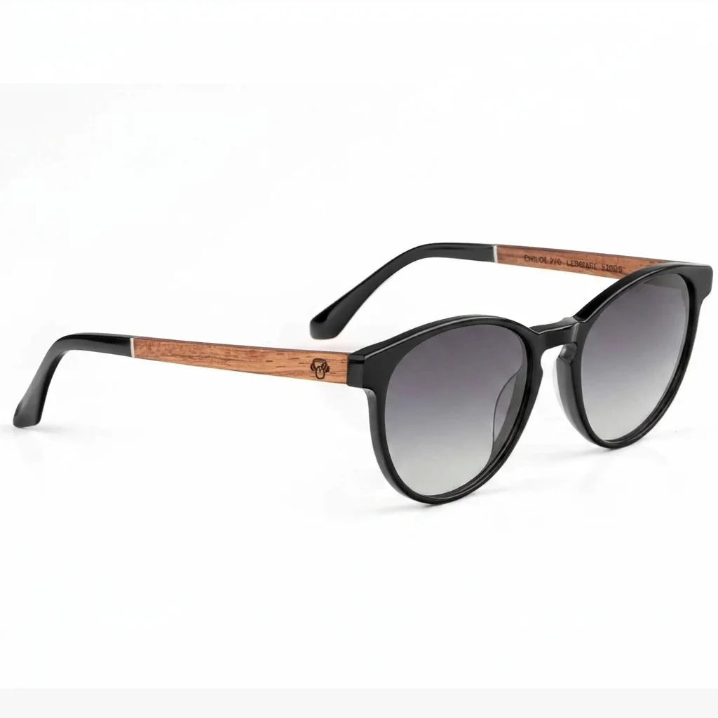 Lentes de sol Bonoboss Chiloé 220 Negro cristal Degradé Gris vista tres cuartos armazón bio-acetato varilla madera UV400 #editorial_angulo45 #color_degrade_gris