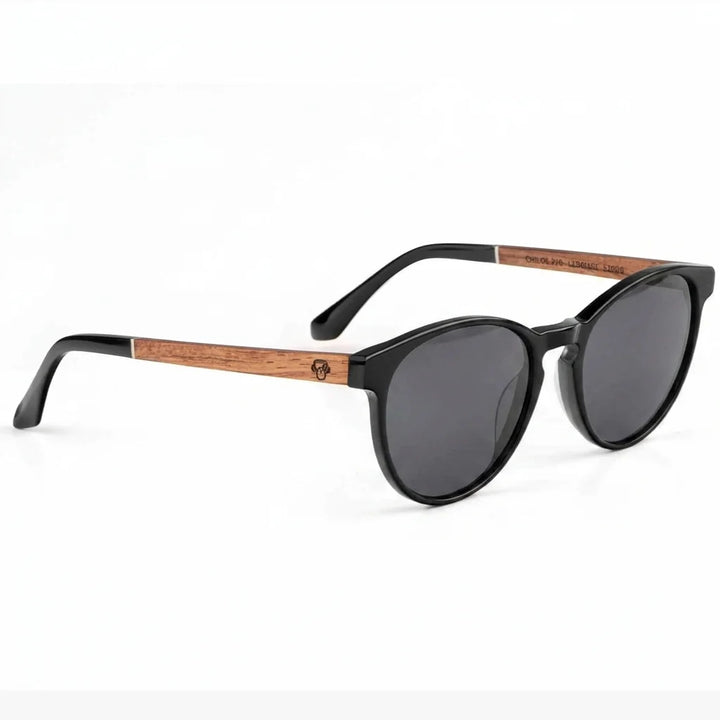Lentes de sol Bonoboss Chiloé 220 Negro cristal Smoke vista tres cuartos armazón bio-acetato varilla madera UV400 #editorial_angulo45 #color_smoke