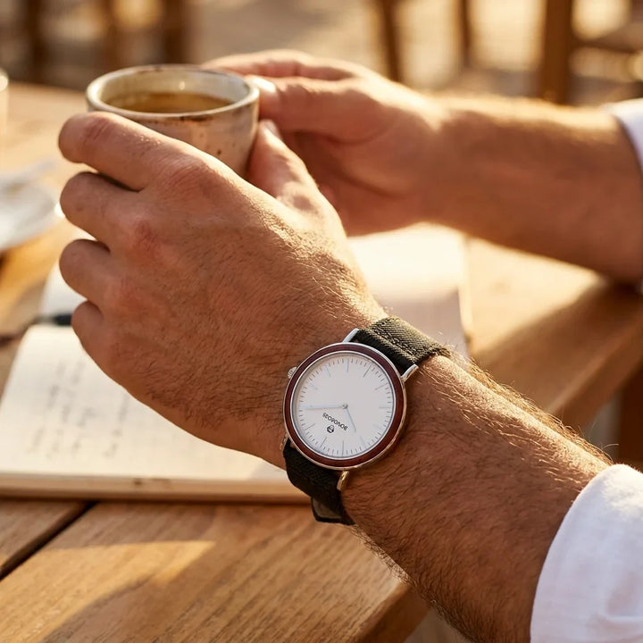 Bonoboss Correa Ultra Thin Nylon 22mm Negro - lifestyle muneca con reloj Toki Bonoboss #editorial_ctx_wrist_action #color_negro