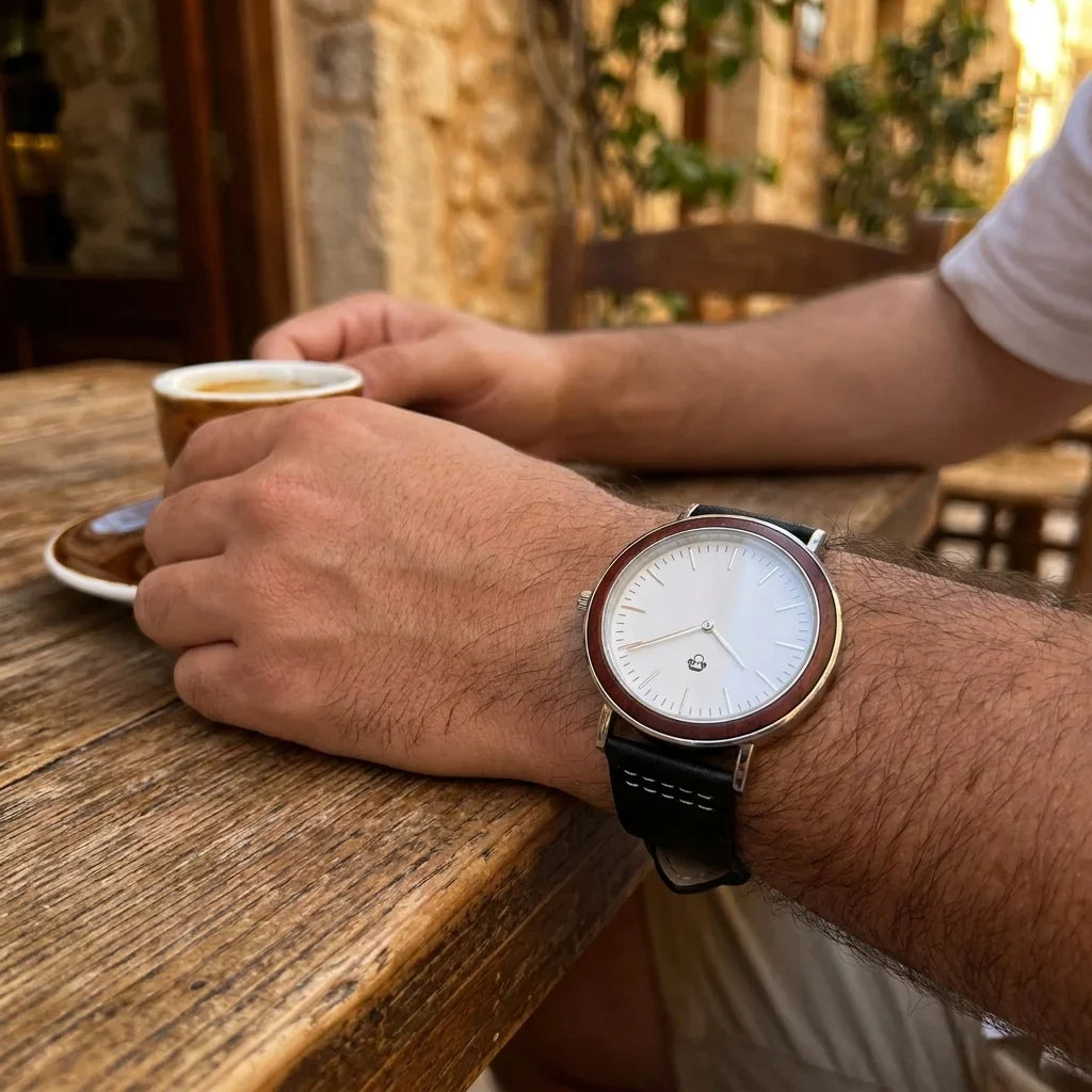 Bonoboss Correa Cuero Premium 22mm Black - lifestyle muneca con reloj Toki Bonoboss #editorial_ctx_wrist_action #color_black