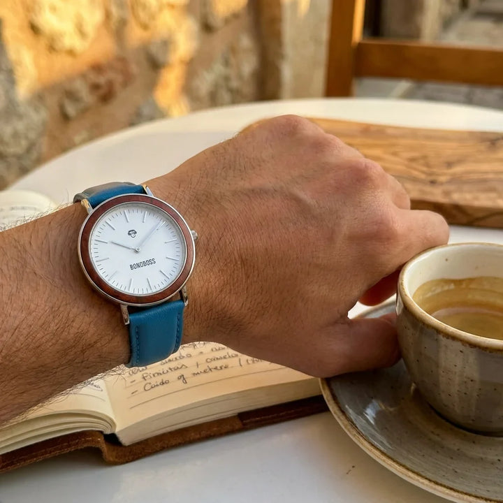 Bonoboss Correa Cuero Premium 22mm Blue - lifestyle muneca con reloj Toki Bonoboss #editorial_ctx_wrist_action #color_blue