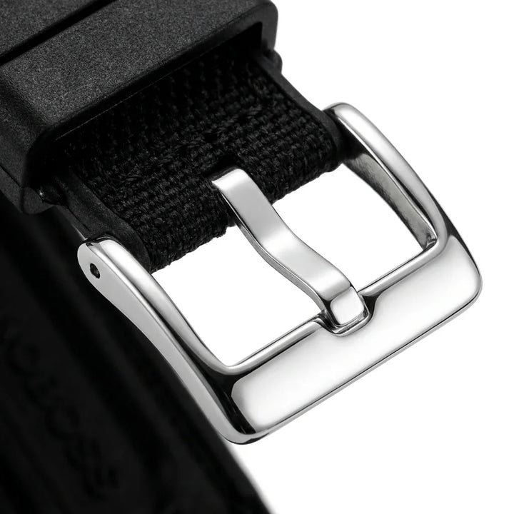 Bonoboss Correa Canvas + TPU 22mm Negro - macro detalle hebilla plateada #editorial_wb_buckle_detail #color_negro
