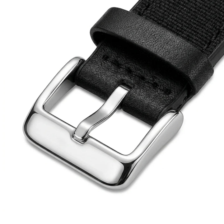 Bonoboss Correa Cuero Premium 22mm Negro - macro detalle hebilla plateada #editorial_wb_buckle_detail #color_negro