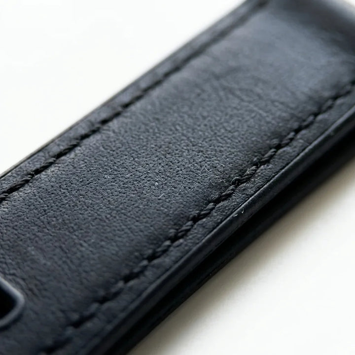 Bonoboss Correa Cuero Premium 22mm Negro - macro detalle costura textura #editorial_wb_macro_stitch #color_negro