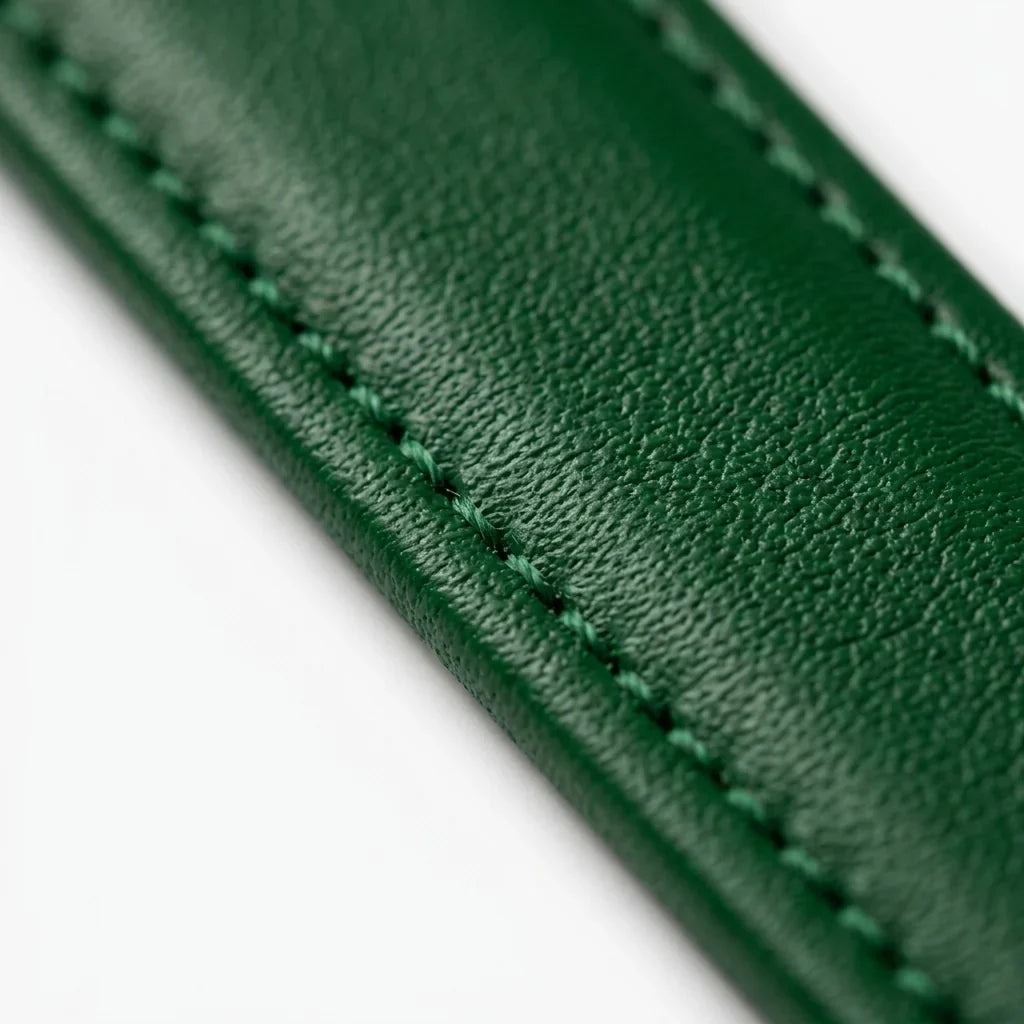 Bonoboss Correa Cuero Premium 22mm Verde - macro detalle costura textura #editorial_wb_macro_stitch #color_verde
