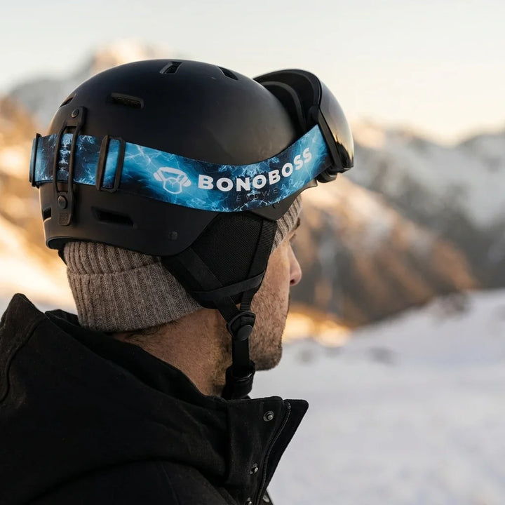 Bonoboss Strap Antiparra Powder Calipso - strap puesto casco vista atras #editorial_lifestyle1 #color_calipso