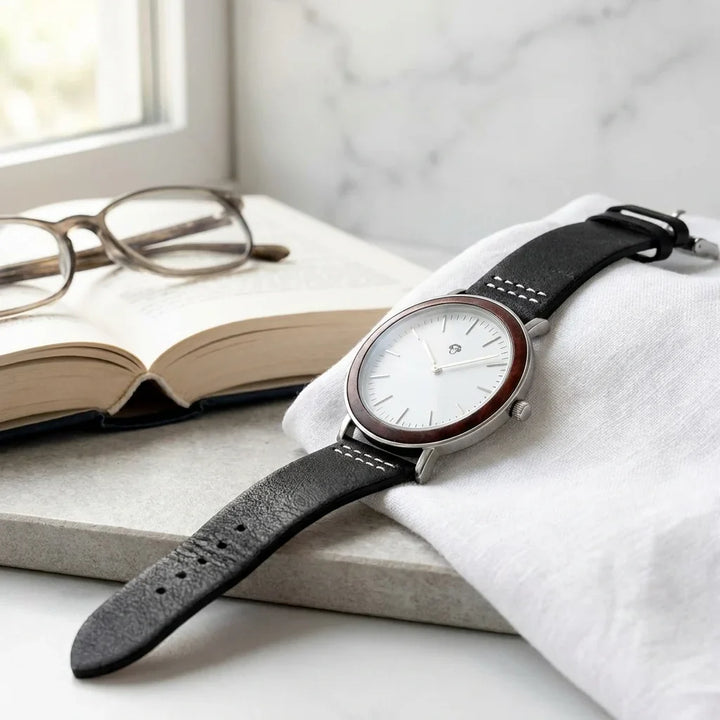 Bonoboss Toki Sándalo Rojo Plata Sport - reloj still life lino y libro luz natural #editorial_ctx_linen_book #color_negro