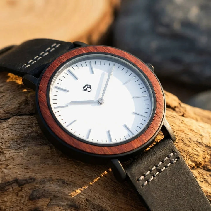 Bonoboss Toki Sándalo Rojo Sport - macro dial luz dorada #editorial_ctx_macro_dial_gold #color_negro