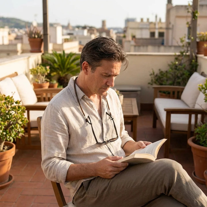 Correa para lentes reciclada brown leyendo en terraza exterior Bonoboss #color_brown