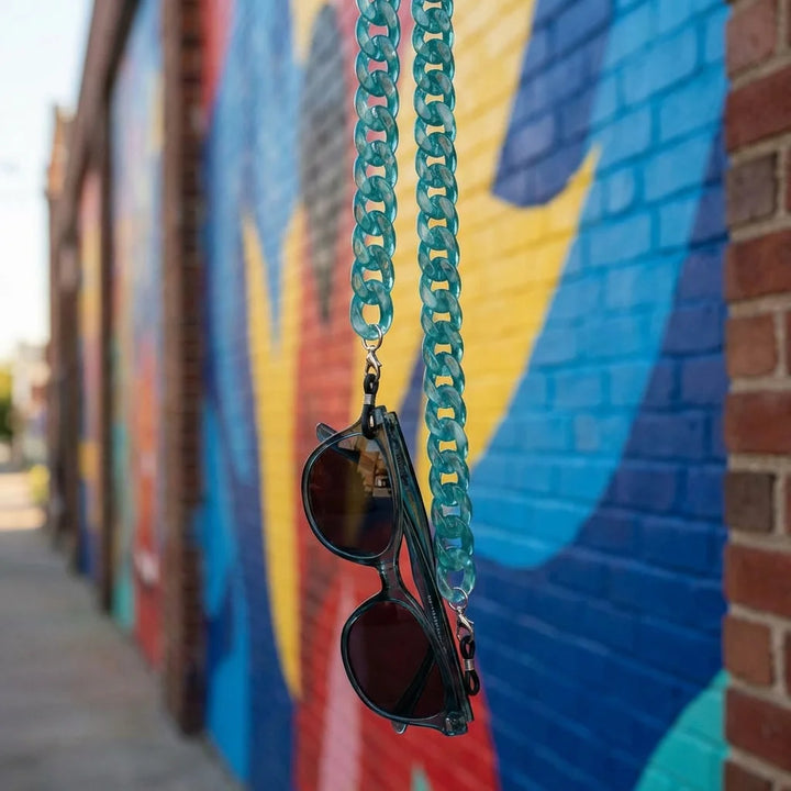 Cadena de acetato reciclado para lentes calipso fondo urbano artístico galería Bonoboss #color_calipso