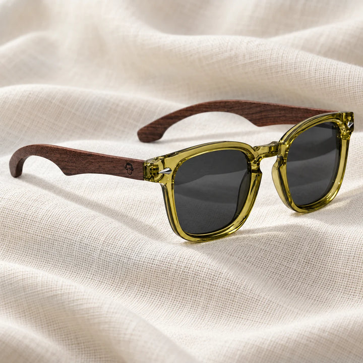 Lentes de sol Bonoboss Creta Olive en contexto de estilo de vida #color_olive