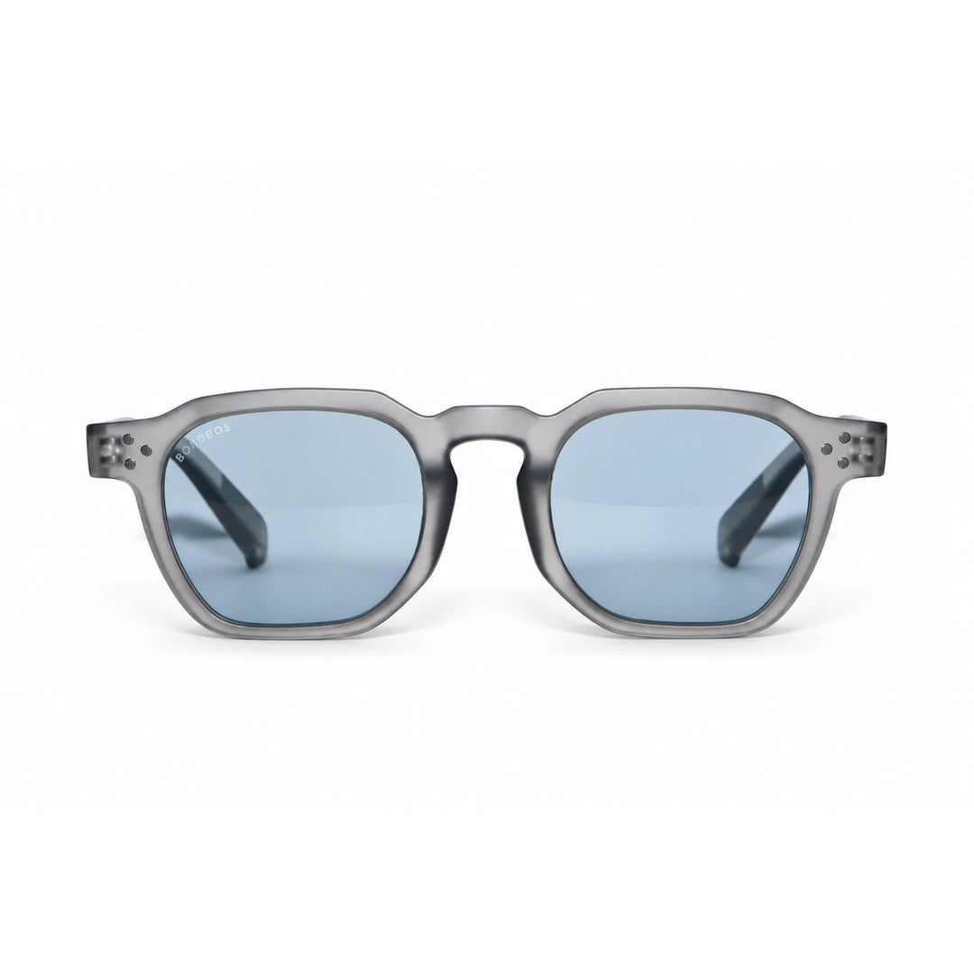 Lentes de sol Bonoboss Damero Blue vista frontal armazón plástico reciclado RPET #editorial_frontal #color_blue