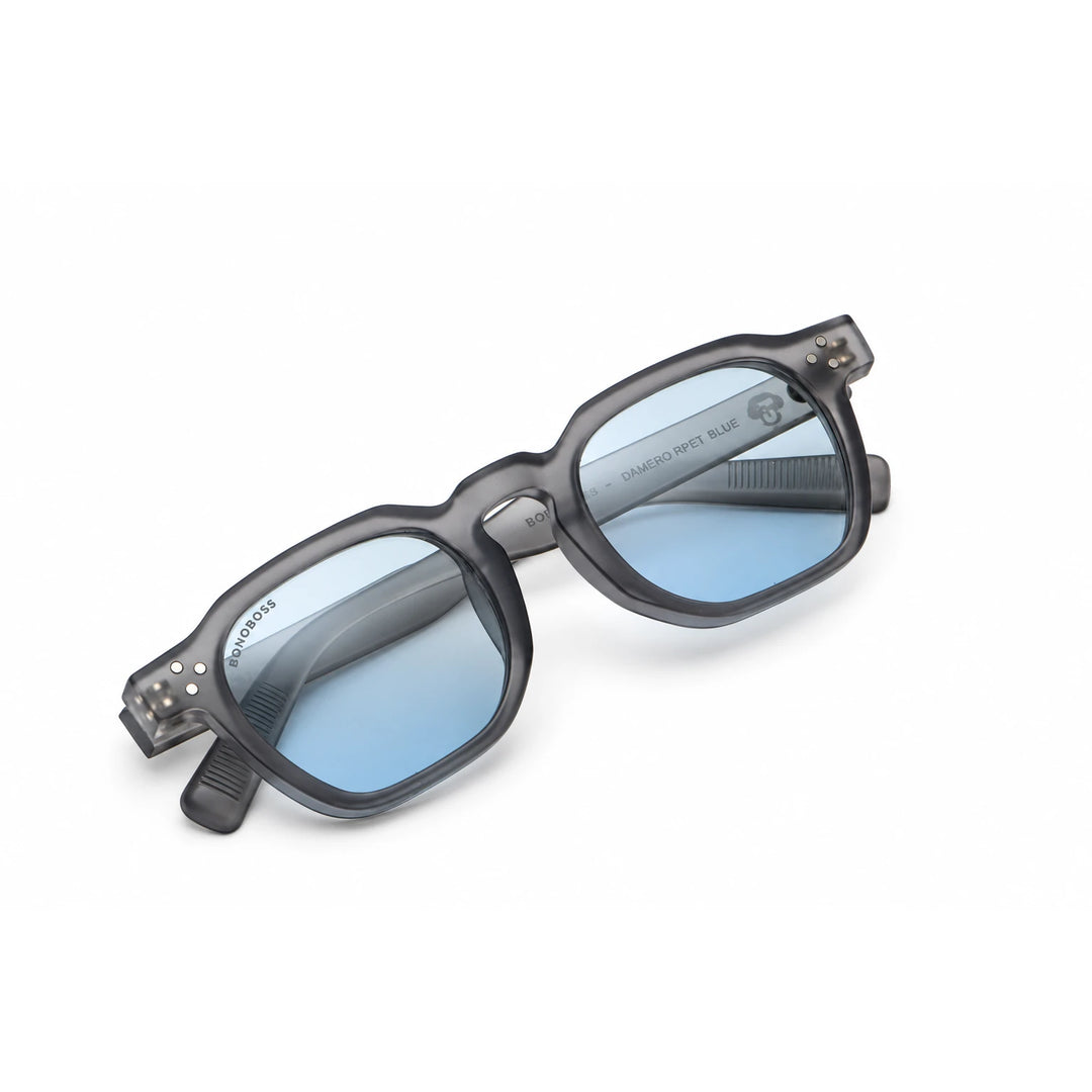 Lentes de sol Bonoboss Damero Blue armazón plegado vista superior armazón plástico reciclado RPET #editorial_plegado #color_blue