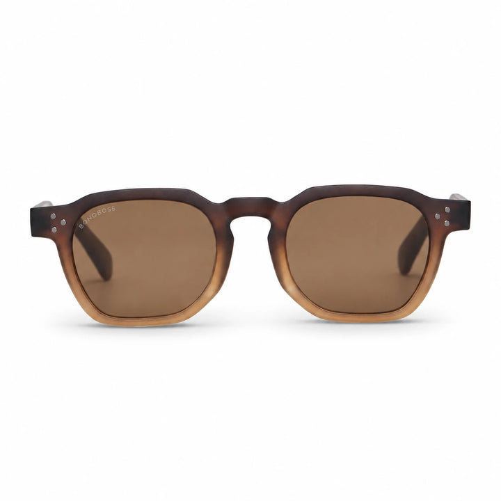 Lentes de sol Bonoboss Damero Brown vista frontal armazón plástico reciclado RPET #editorial_frontal #color_brown