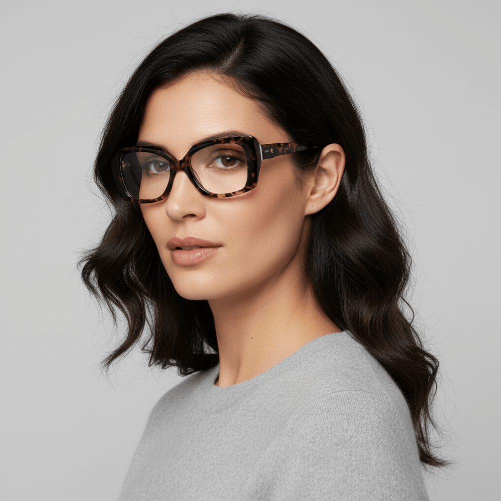 la vista lateral de una mujer de cara ovalada y pelo liso largo suelto usando unos armazones marcos opticos sustentables en acetato reciclado Bonoboss de forma rectangular oversized grandes de #color_honey-green