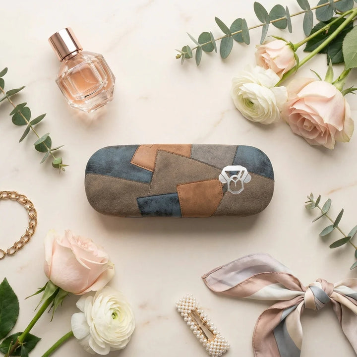 Estuche almeja para lentes cafe flat lay femenino elegante Bonoboss #color_cafe