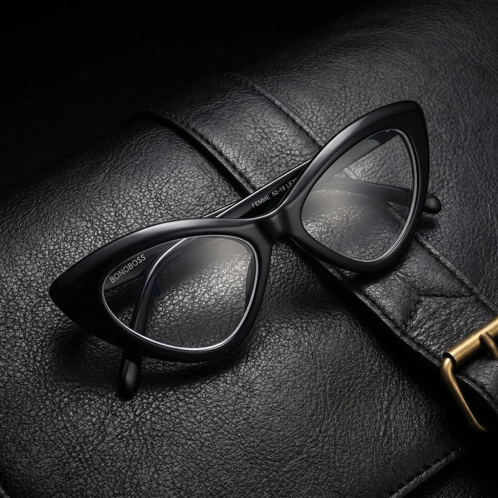 Vista frontal Femme Black marcos ópticos color negro clásico #editorial_óptico #color_negro