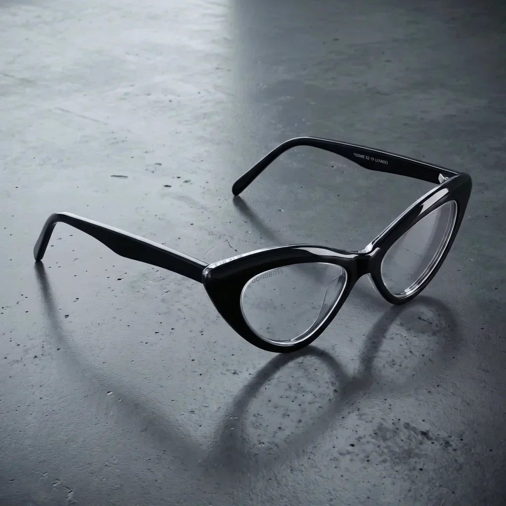 Lentes ópticos Femme Black con filtro de luz azul sobre concreto urbano textura industrial Bonoboss #color_negro