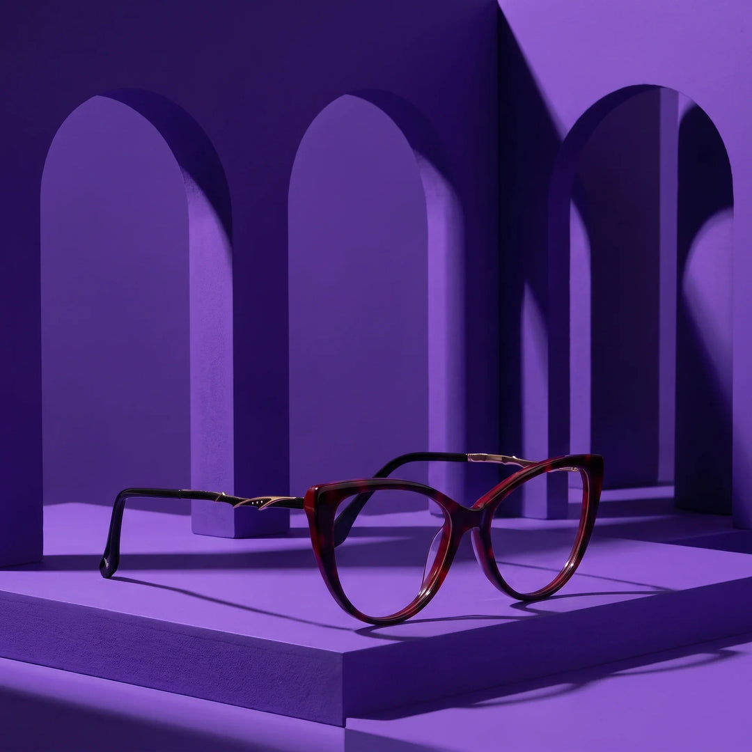 Anteojos Fiore 1010 en rojo – still life among monochrome violet arches