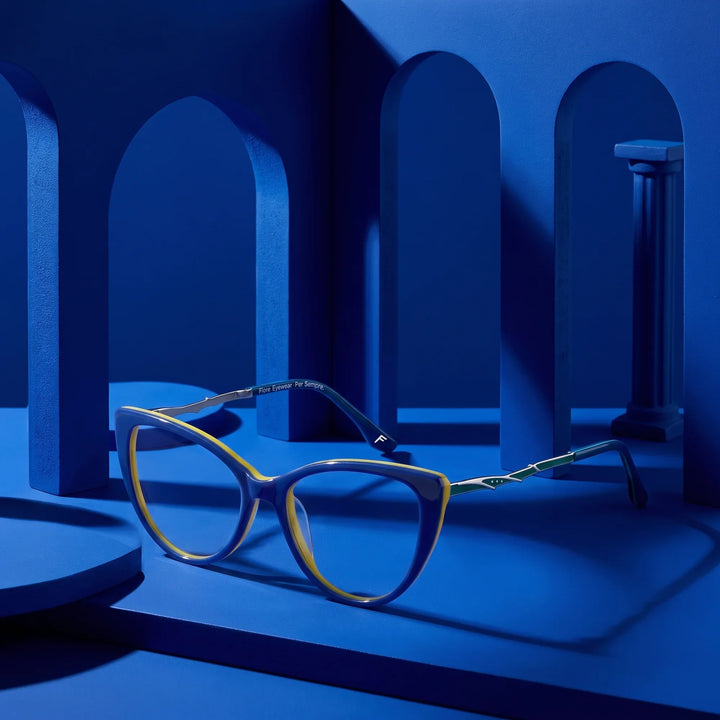 Anteojos Fiore 1010 en blue green – displayed on a cobalt podium among arches