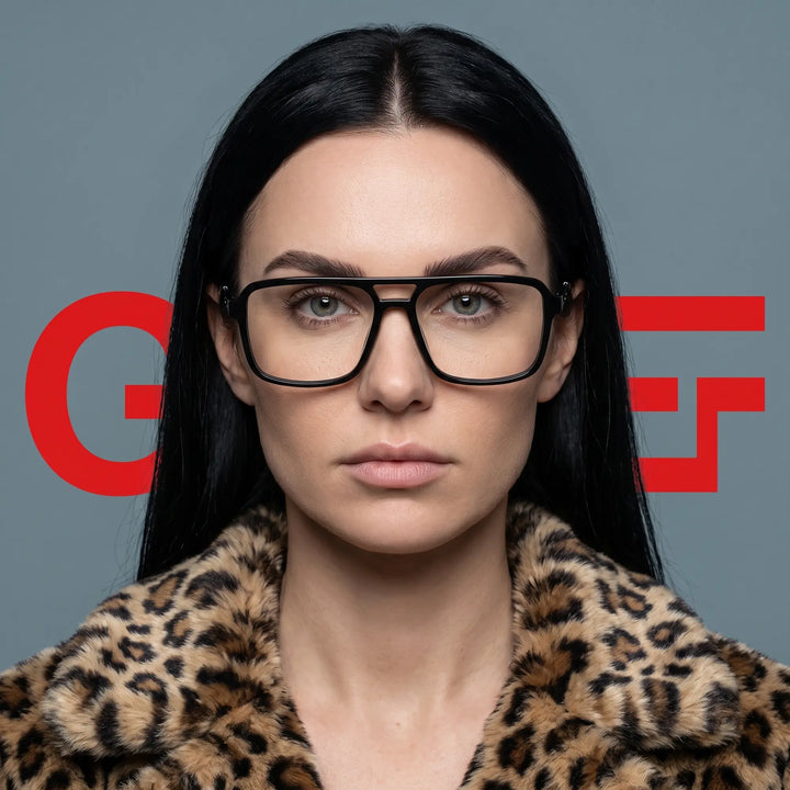 Anteojos Fiore 1014 en negro, en modelo – retrato de campaña, studio portrait with sculptural styling