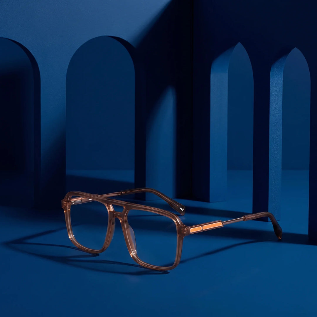 Anteojos Fiore 1014 en café – still life among monochrome midnight blue arches
