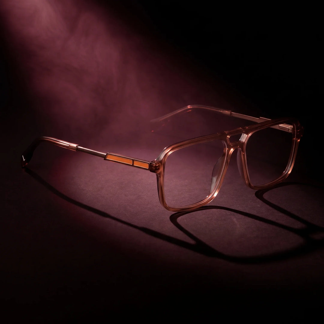 Anteojos Fiore 1014 en café – bajo un haz de luz teatral