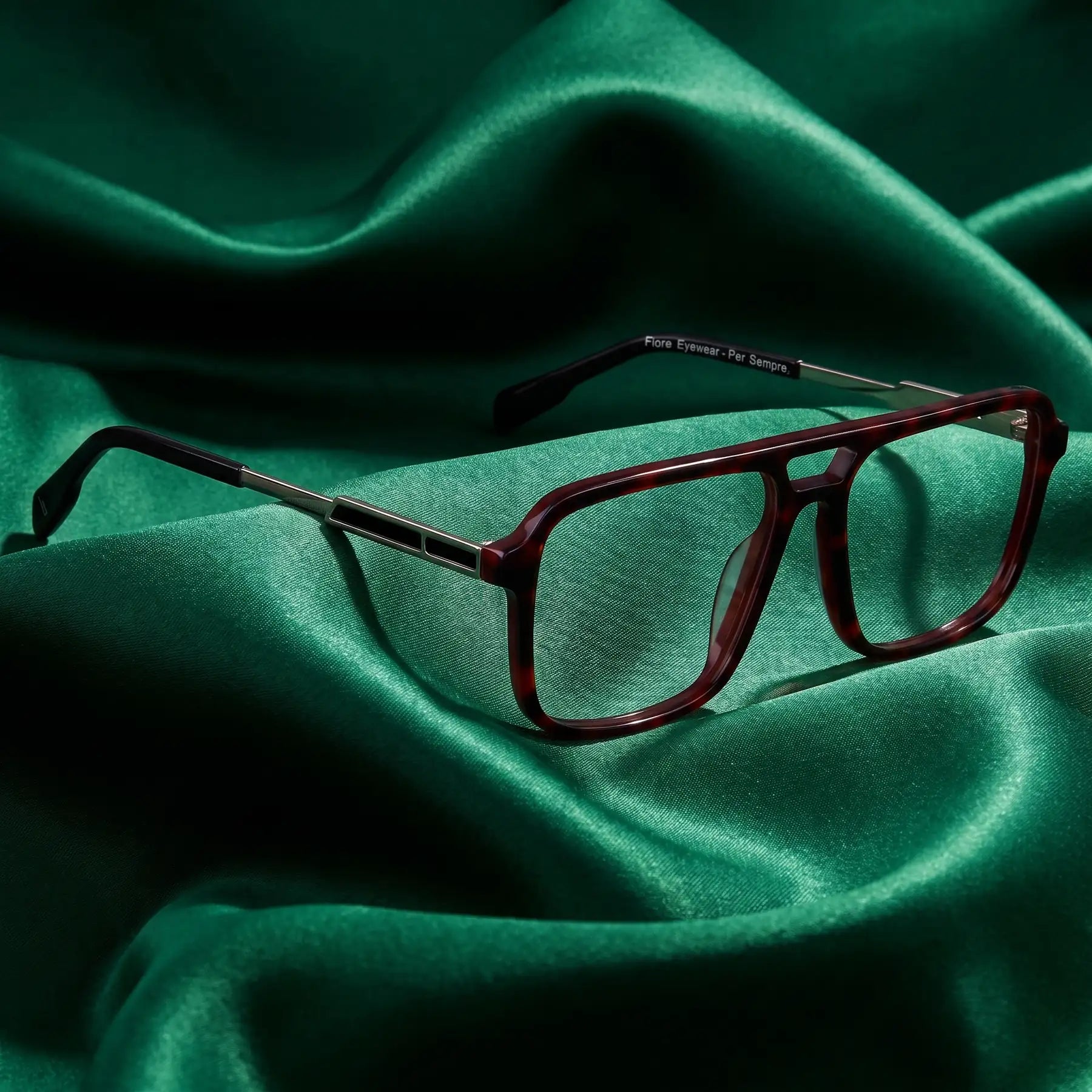 Anteojos Fiore 1014 en tortoiseshell – envuelto en seda esmeralda fluida