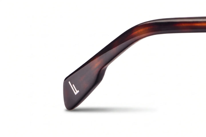 Anteojos Fiore 1014 en brown tortoiseshell – temple logo detail
