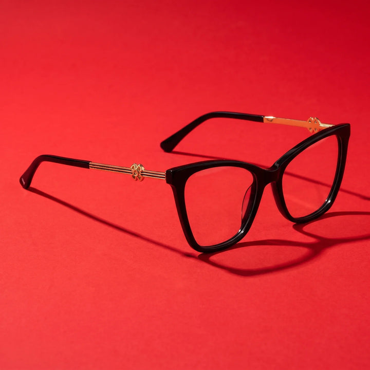 Anteojos Fiore 10172 en negro – editorial still life on a saturated vivid red set