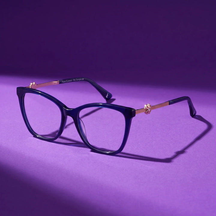 Anteojos Fiore 10172 en azul – still life on a seamless violet studio backdrop