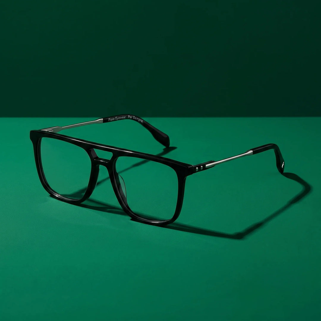 Anteojos Fiore 10177 en negro – still life on a seamless emerald studio backdrop