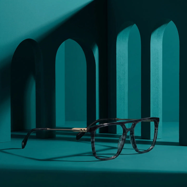 Anteojos Fiore 10177 en gris – still life among monochrome teal arches