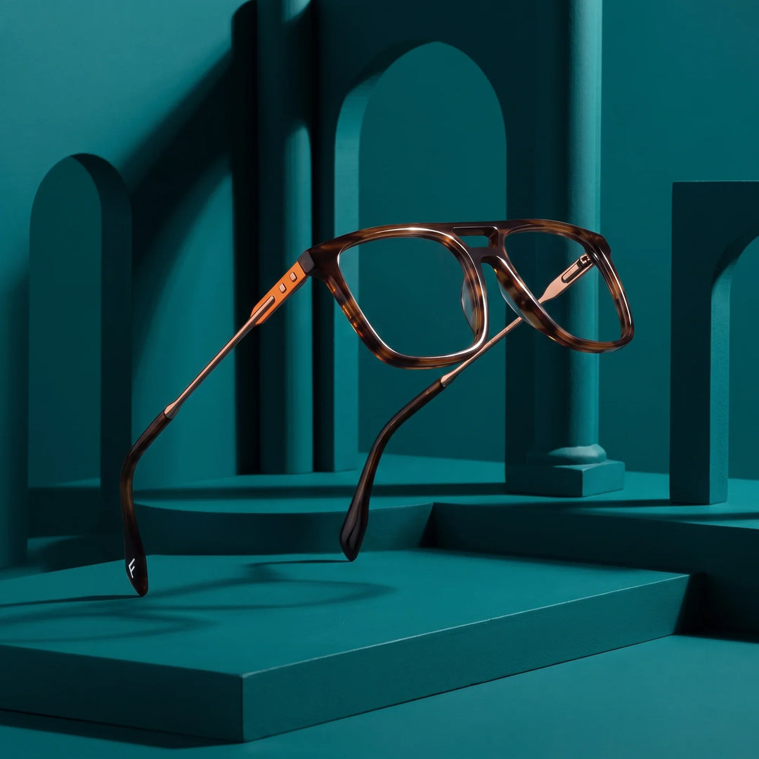 Anteojos Fiore 10177 en carey – still life among monochrome teal arches