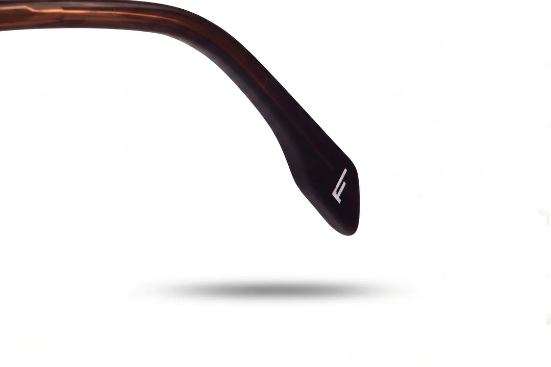 Anteojos Fiore 10177 en tortoiseshell – temple logo detail