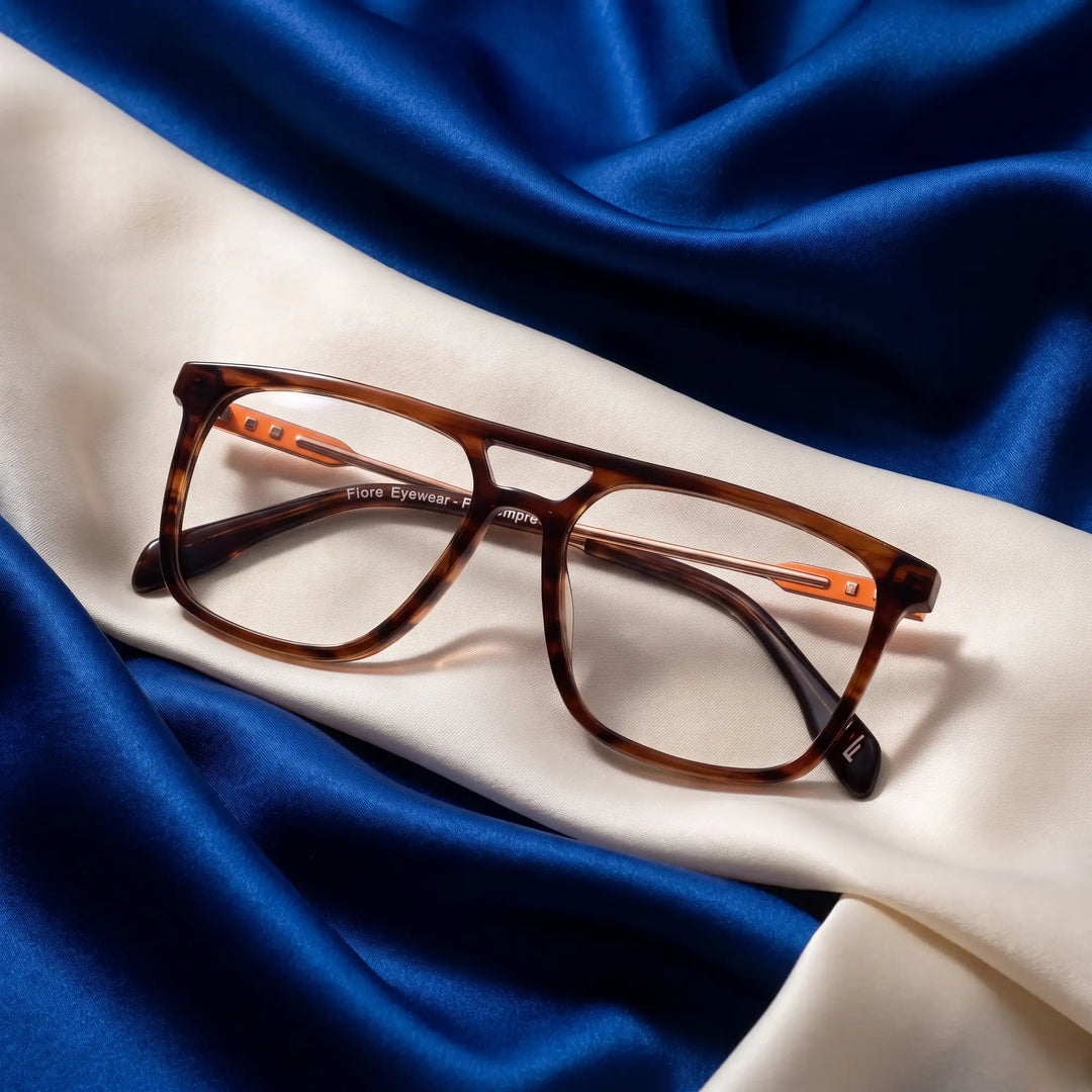 Anteojos Fiore 10177 en carey – sobre seda cobalto y marfil drapeada