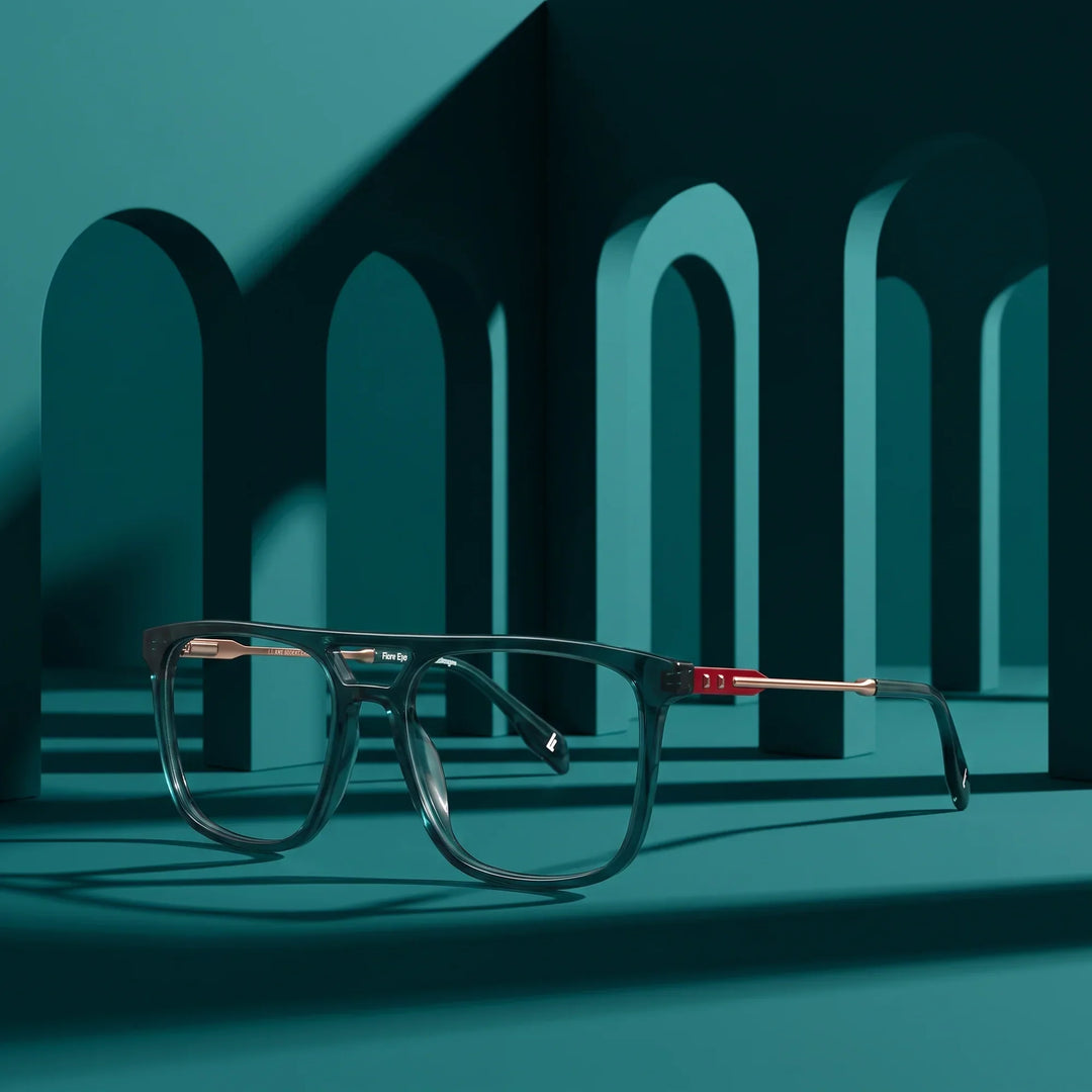 Anteojos Fiore 10177 en verde – displayed on a teal podium among arches