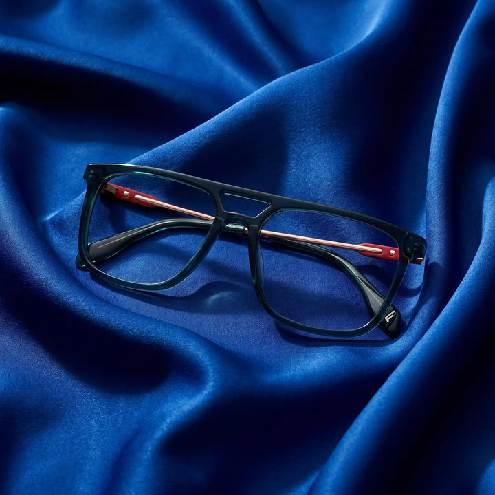 Anteojos Fiore 10177 en verde – nested in flowing cobalt silk