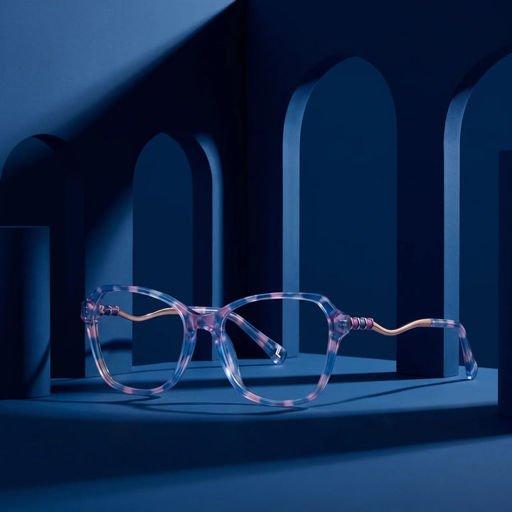 Anteojos Fiore 1030 en blue pink – staged on a sculptural midnight blue architecture set