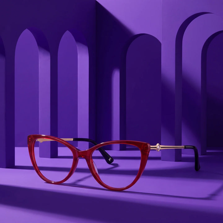 Anteojos Fiore 1031 en rojo – puesta en escena en un set arquitectónico violeta