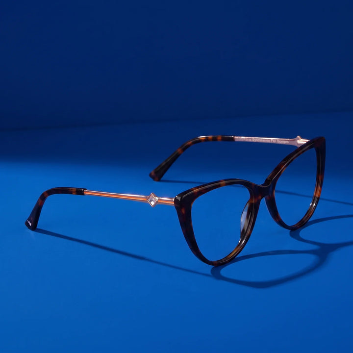 Anteojos Fiore 1031 en carey – hero still life against a deep cobalt backdrop