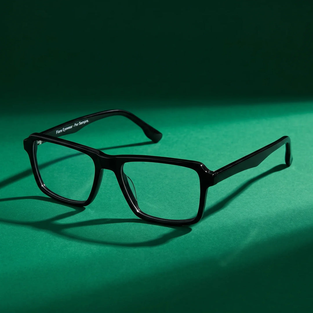 Anteojos Fiore 1038 en negro – still life on a seamless emerald studio backdrop